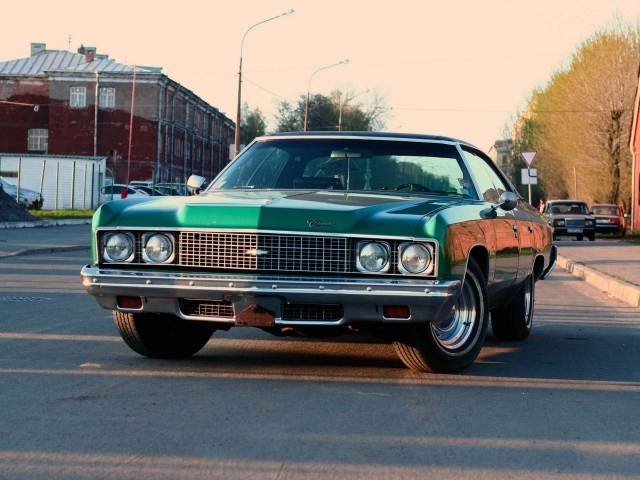 Зеленый ретро автомобиль Chevy