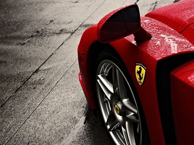 Влага на автомобиле Ferrari Enzo