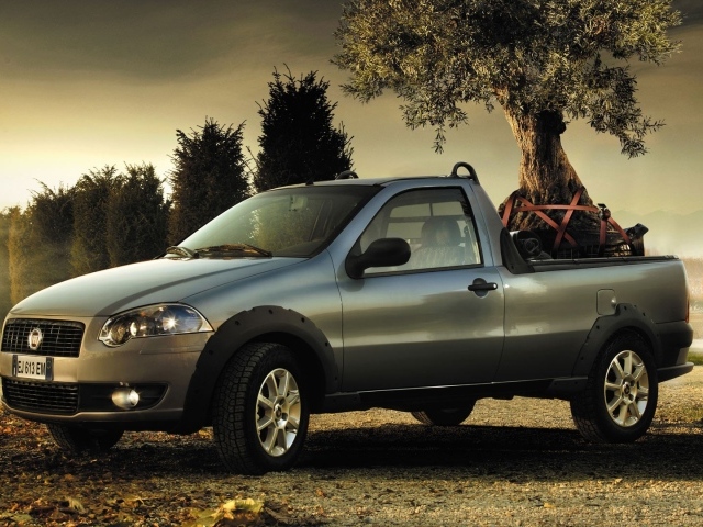 Серый Fiat Strada