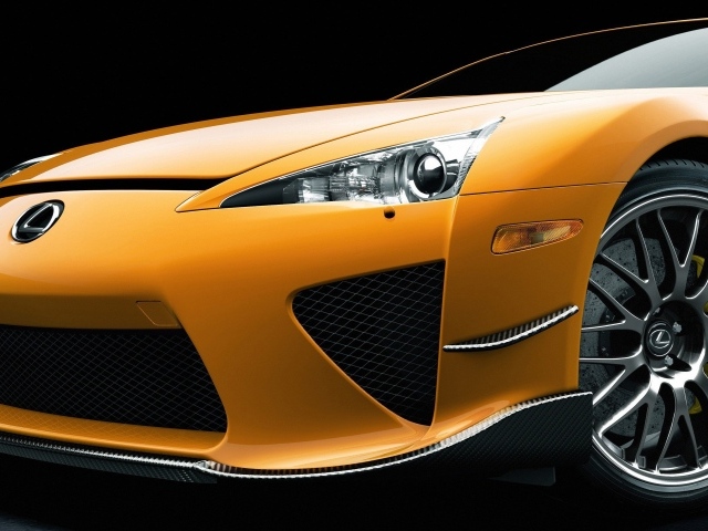 Перед оранжевого Лексуса