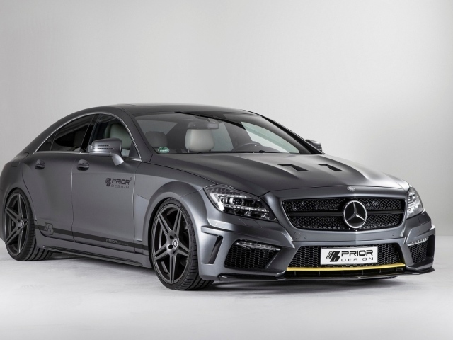 Красивый Mercedes-Benz CLS PD550 Black Edition
