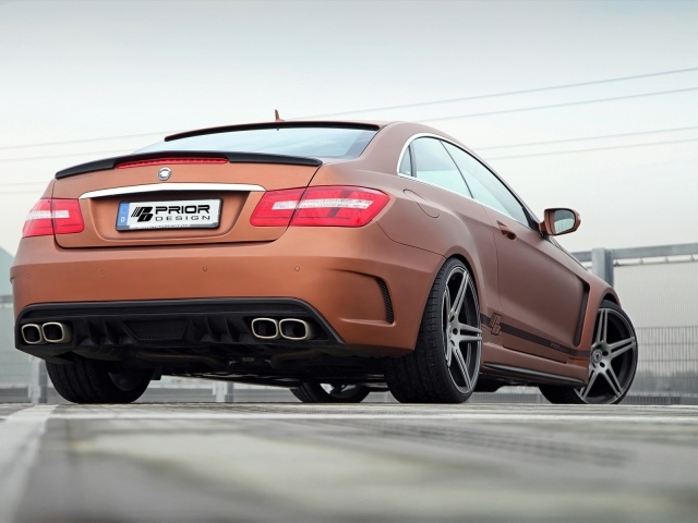 Коричневый Mercedes-Benz E-Class Coupe PD850 Black Edition