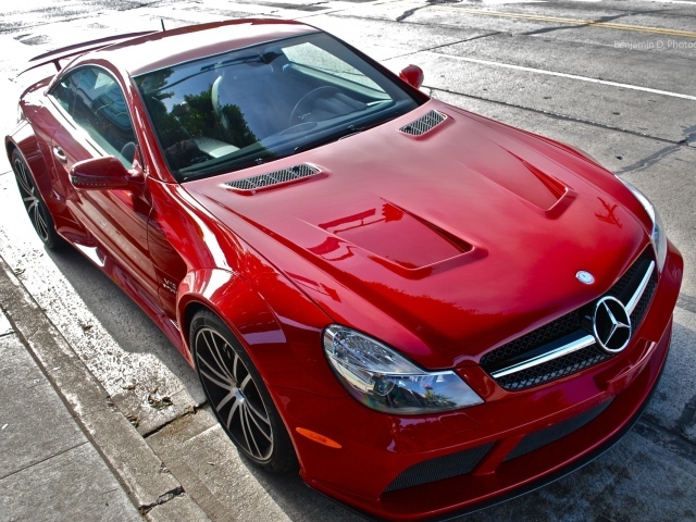 Великолепный красный Mercedes-Benz SL65 AMG