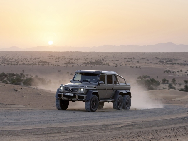 Трехосный Мерседес Gelenvagen