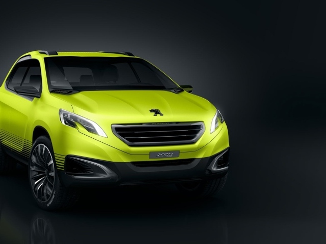 Красивый желтый Peugeot 2008
