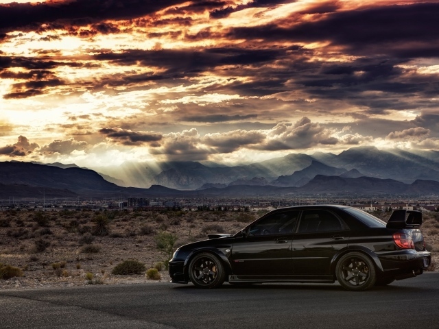 Черный Subaru WRX ST на фоне равнины