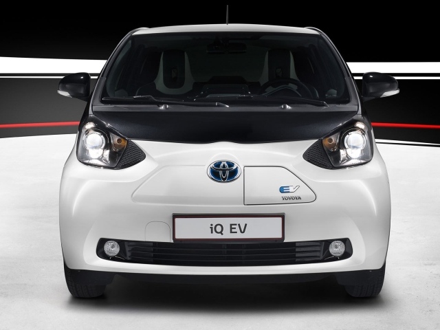 Электро автомобиль Toyota IQ