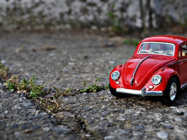 Модель красного автомобиля Volkswagen Beetle