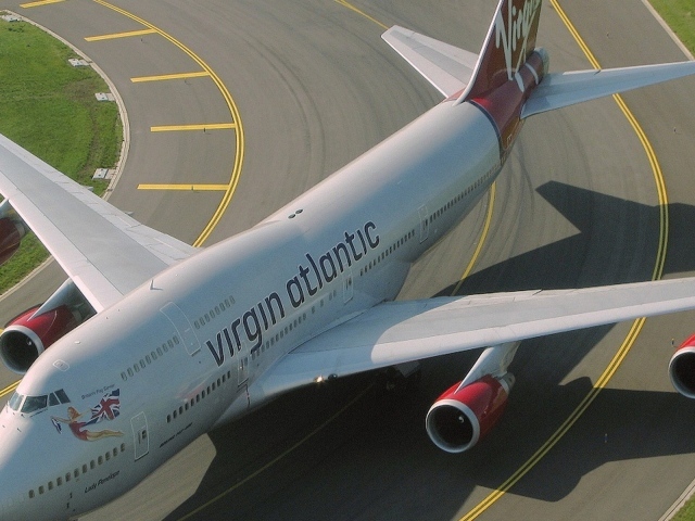 Пассажирский самолет Вирджин Атлантик