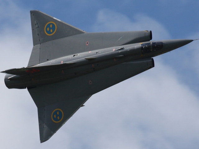 Черный самолет Saab 35 Draken