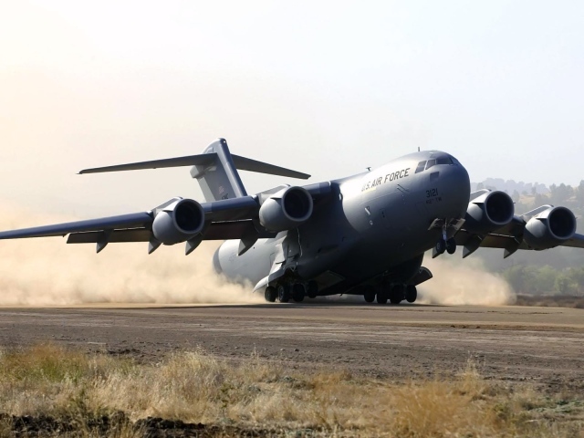C-17 Globmaster совершил успешную посадку
