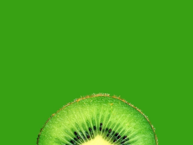 Ломтик киви, зеленый фон
