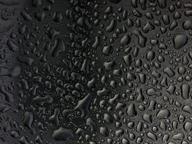 Капли конденсата, черный фон