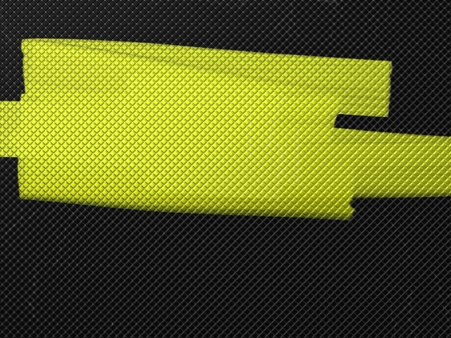 Желтая краска на сером фоне