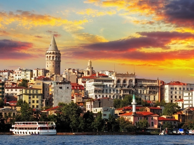 Галатская башня на холме над Стамбулом