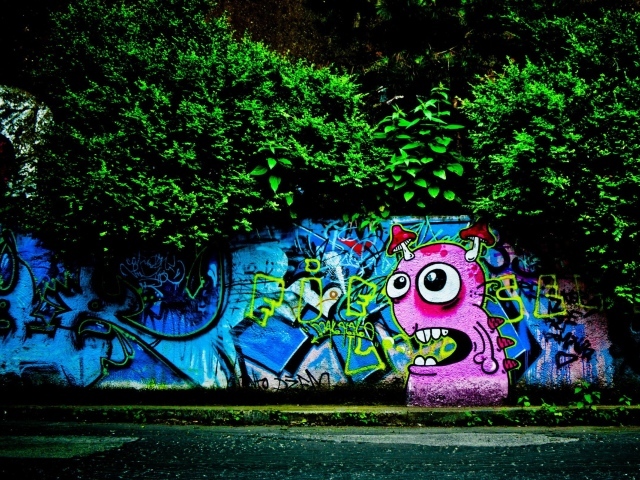 Граффити на стене парка