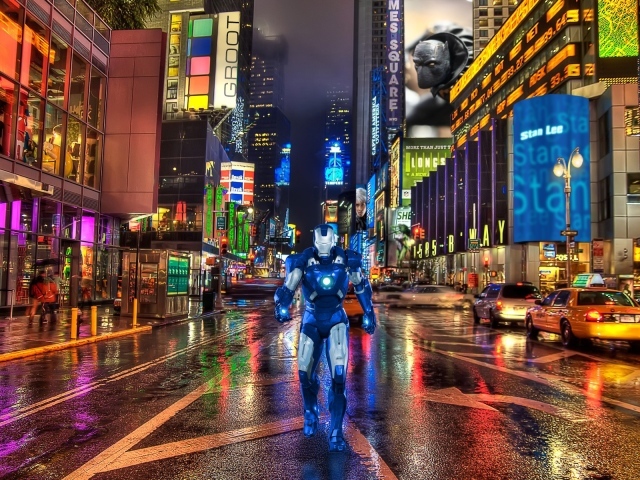 Железный человек идет по Нью-Йорку