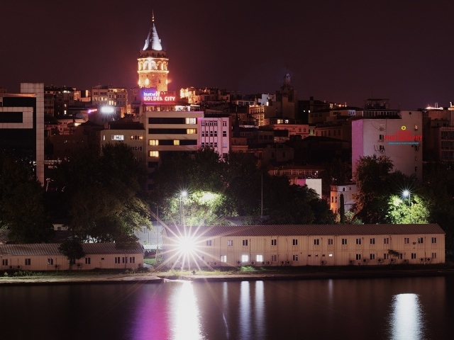 Ночная подсветка Галатской башни