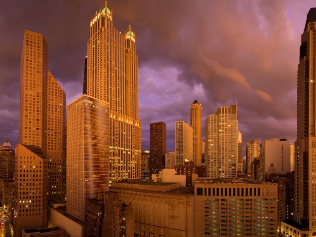 Оранжевая подсветка небоскребов Чикаго
