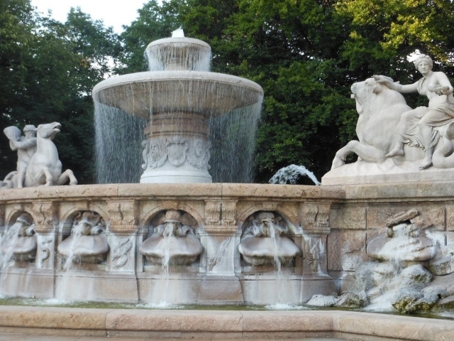 Фонтан в парке Мюнхена