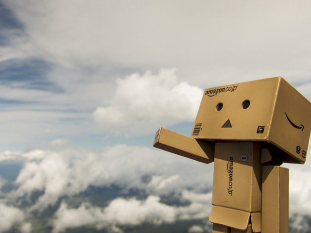 Дандо на фоне облаков