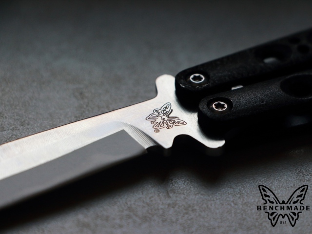 Гравировка бабочка на ноже