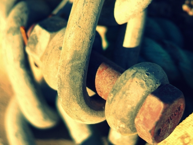 Крепление железной цепи