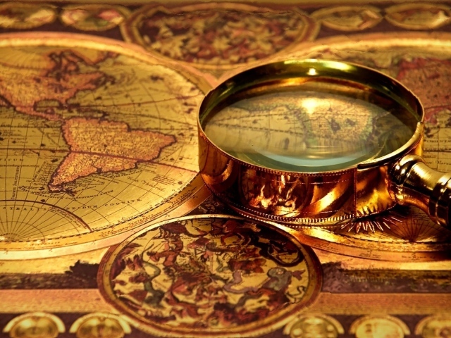 Лупа на старинной карте