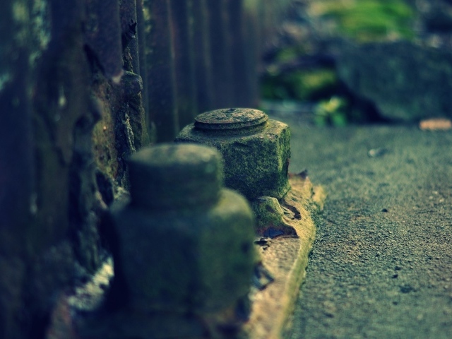 Старые ржавые гайки