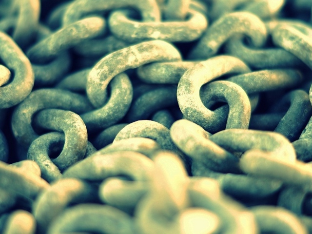 Нагромождение железных цепей