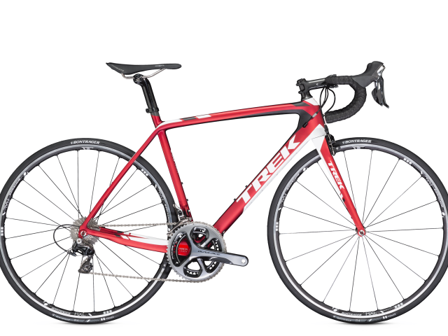 Розовый велосипед на светлом фоне