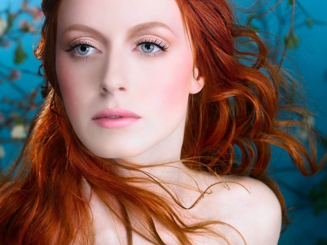 Лицо рыжей русалки