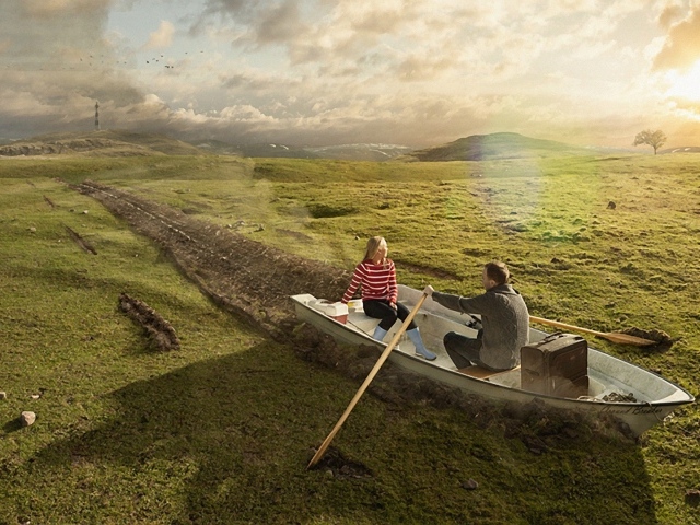 Двое в лодке среди поля