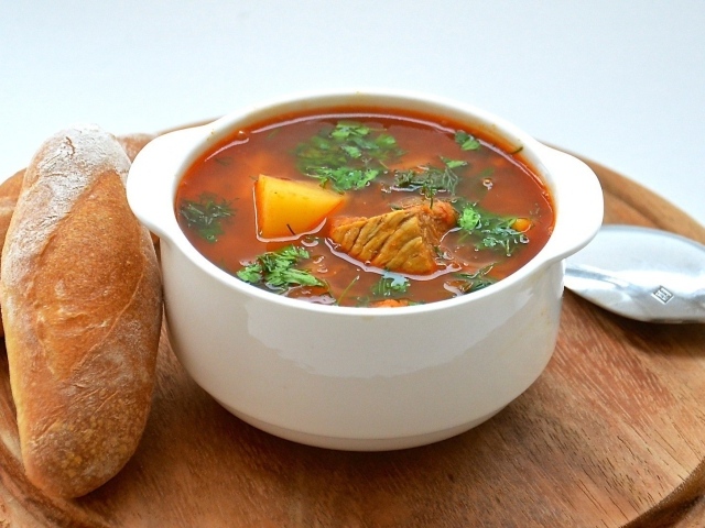 Мясной суп с булочками