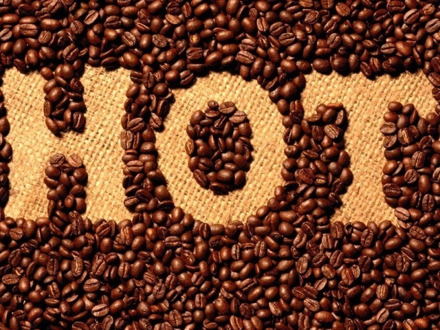 Надпись горячий из зерен кофе