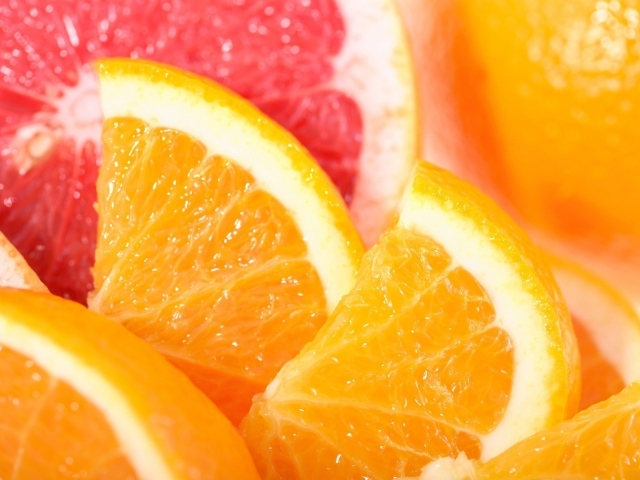 Ломтики апельсина и грейпфрута