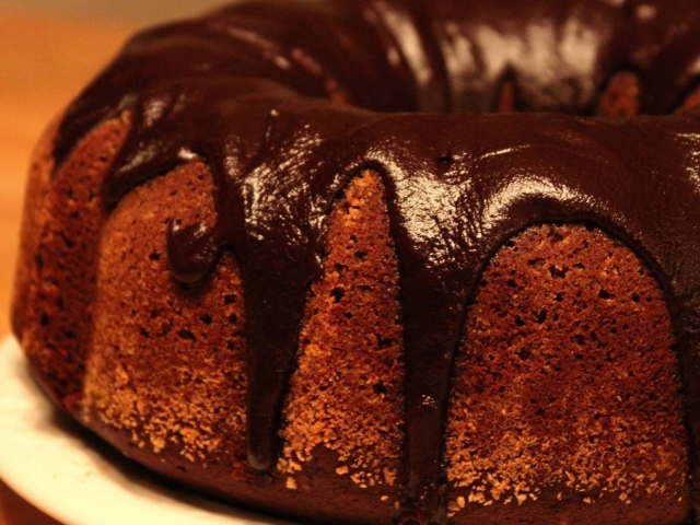 Коричневый кекс с шоколадом