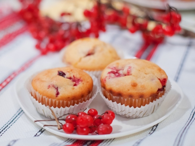 Кексы с калиной