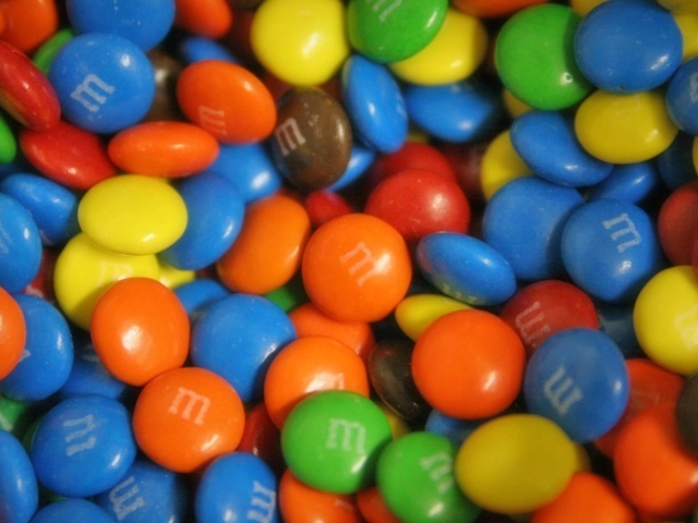 Яркие конфетки M&M's