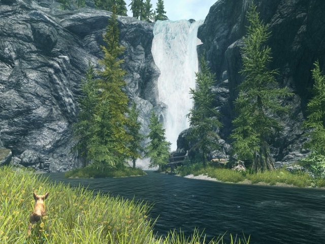Водопад в зарослях в игре The Elder Scrolls V Skyrim