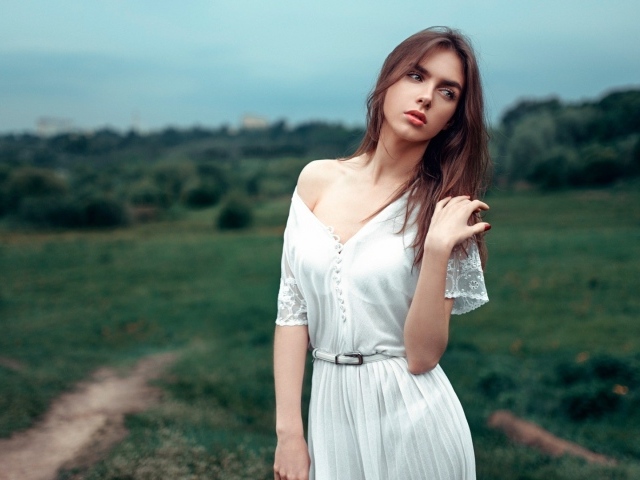 Девушка в белом платье, фотограф Георгий Чернядьев