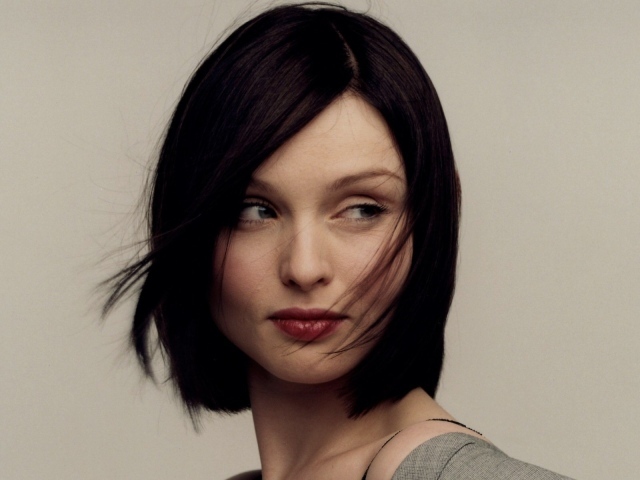 Красивая женщина Софи Эллис-Бекстор