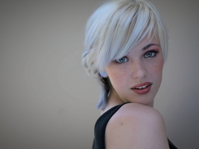 Девушка блондинка Devon Jade