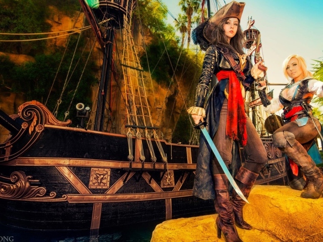 Девушки в одежде пиратов