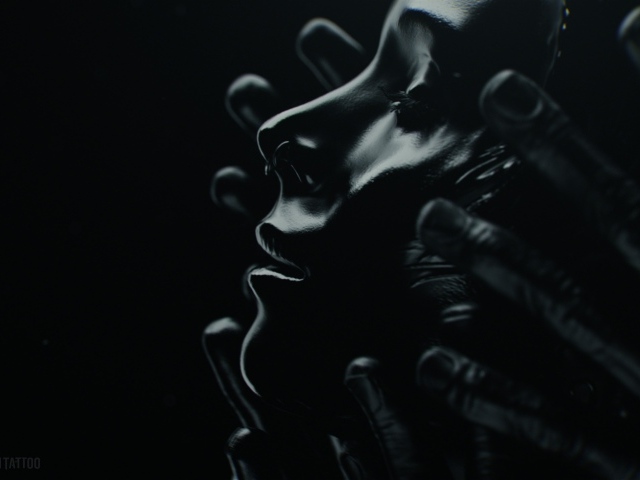 Лицо девушки в черных ладонях