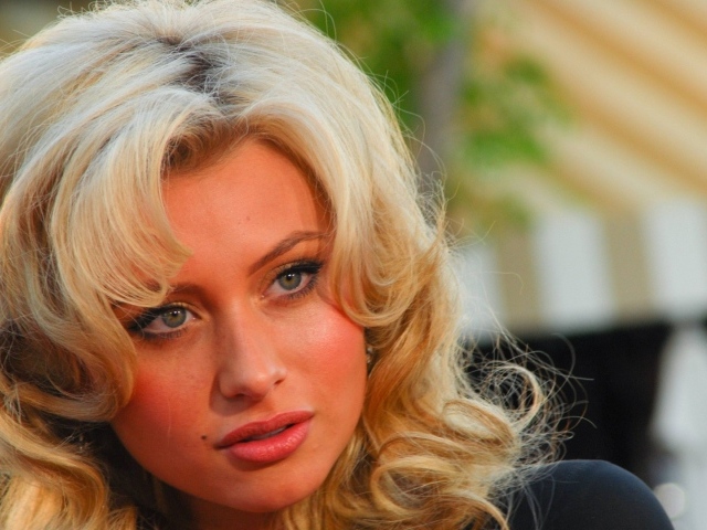 Певица из США Эли Мичалка