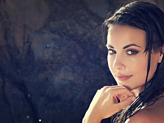 Мокрые волосы у девушки Lorena Garcia