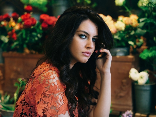 Красивая девушка Aurela Skandaj