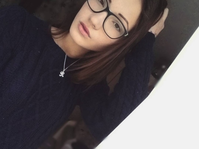 Красивая девушка под углом