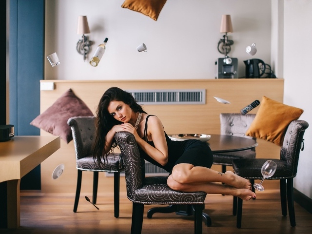 Красивая модель Aurela Skandaj